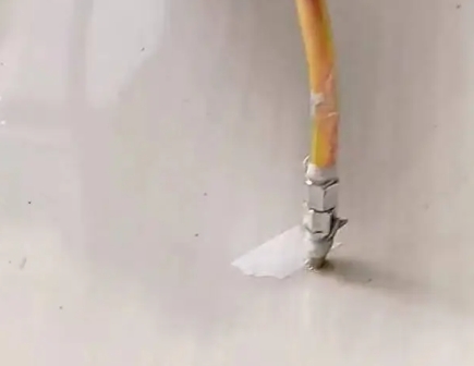 连江瓷砖空鼓维修公司专业解答在瓷砖铺贴过程中，如果使用的砂料过粗（如全部使用了粗砂），可能会导致以下问题